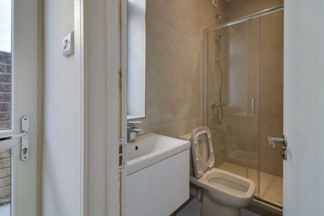 Room 4 - Carlton Avenue, Harrow photo 4