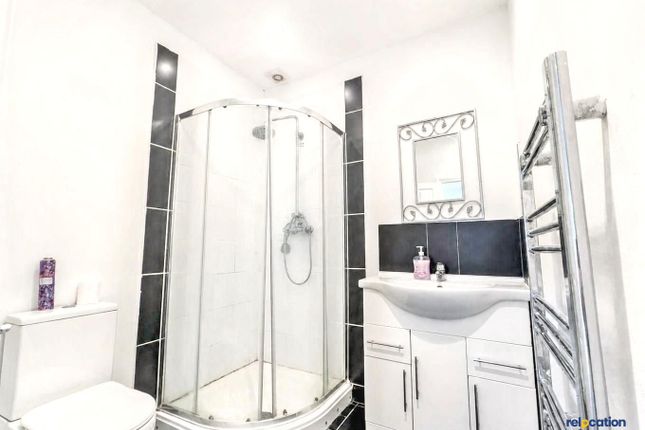 39 Aylands Road, Enfield photo 4