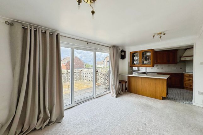 12 Westwinds Close, Waunarlwydd, West Glamorgan photo 4