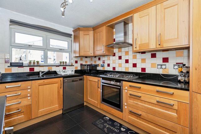 46, Pevensey Road, SLOUGH photo 3