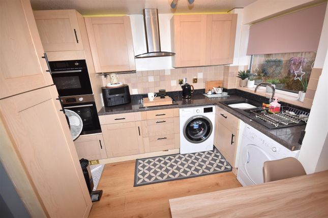 4, Clare Close, Lincoln photo 2