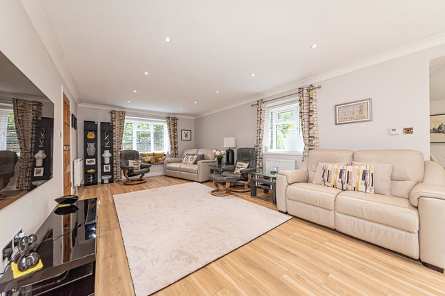 24 The Burlings, Ascot photo 3