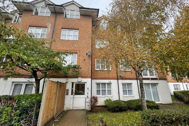 Thumbnail Flat for sale in Lavender Place, Ilford