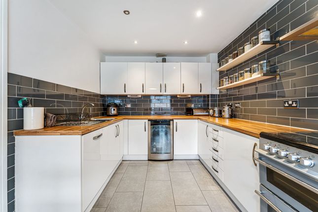 36 Iona Crescent, Widnes photo 2
