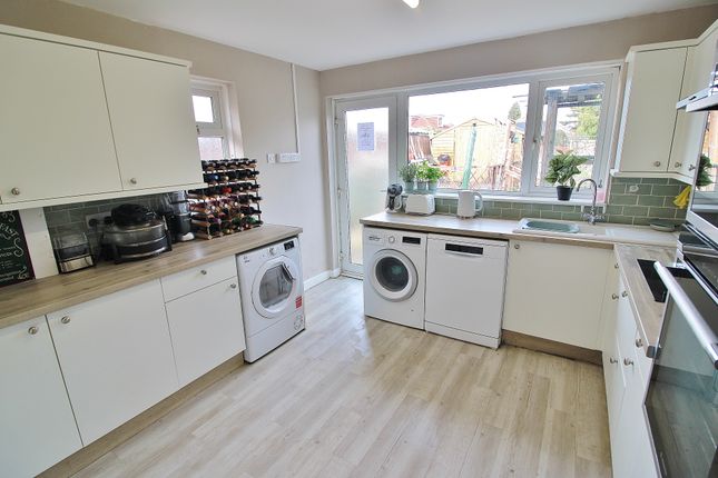 97, Haslar Crescent, Waterlooville photo 3