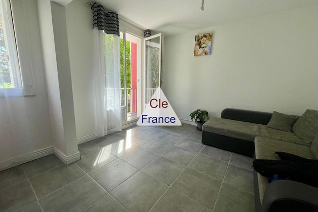 Apartment for sale in Saint-Martin-D'heres, Rhone-Alpes, 38400, France