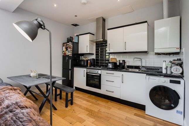 Flat 4, 100 Victoria Road, Horley photo 4