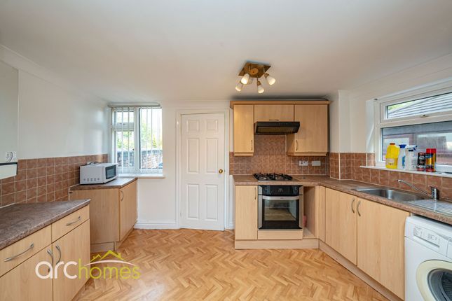 809 Atherton Road, Wigan photo 3