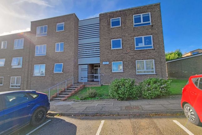 Flat to rent in Hale Close, Ipswich