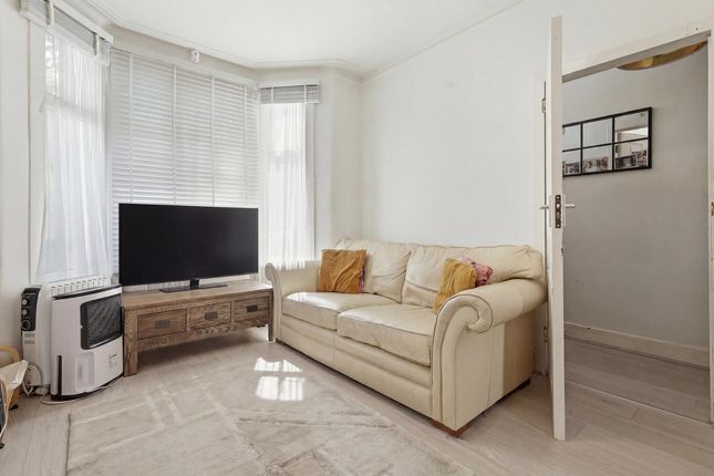 18, Carlton Road, London photo 4