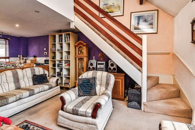19, Swallow Drive, Frome photo 4