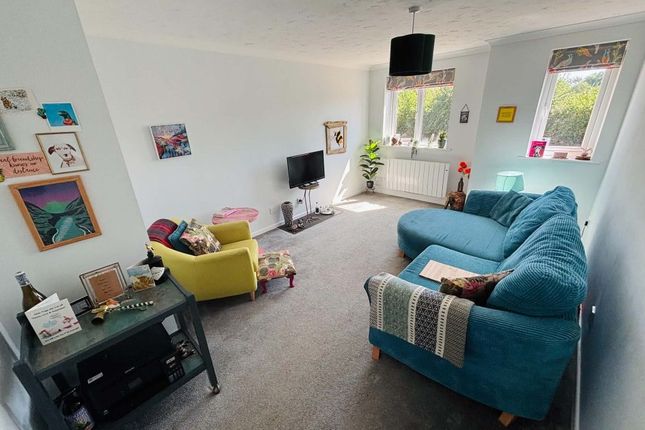 2-bed flat on 8, JUBILEE COURT, THATCHAM, £180,000