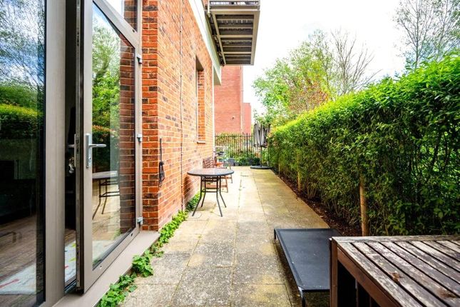 Flat 1, Wey Corner,, Walnut Tree Close, Surrey photo 4