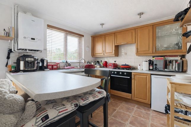 24 Berkeley Close, Gloucester photo 2