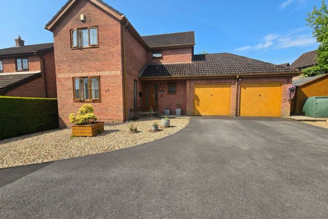 24 Llys Briallen, Bridgend photo 2