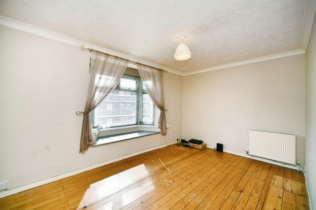 Flat for sale in The Lindens, Canterbury Drive, Brighton