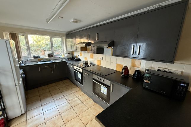 8 Bedroom Terraced For Rent