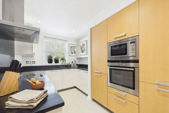 2 King Henry Mews, Harrow photo 3