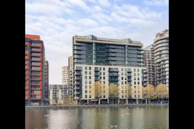 Flat to rent in Millharbour, London