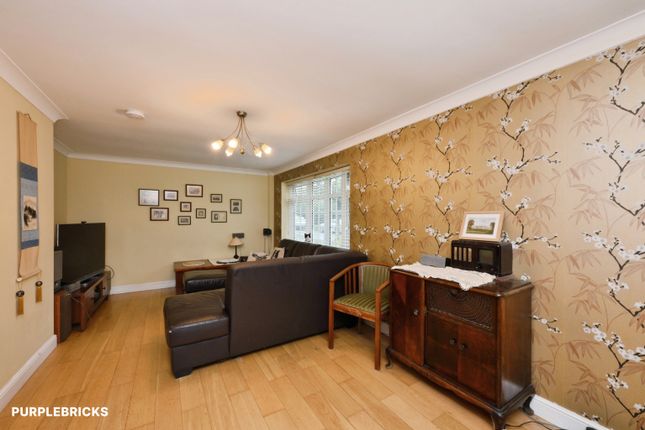 32, The Shaws, Welwyn Garden City photo 2