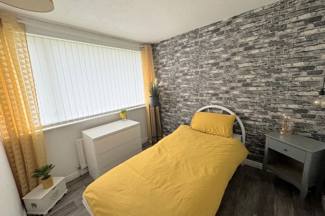 9, Cowpen Crescent, Stockton-On-Tees photo 3