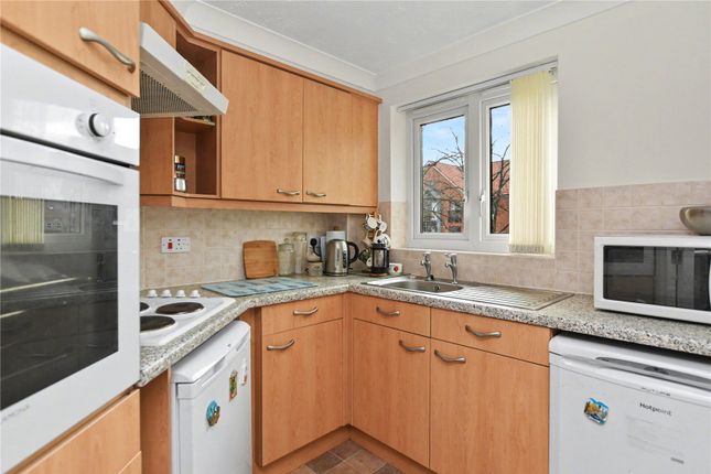 35, St Edmunds Court, Roundhay photo 4