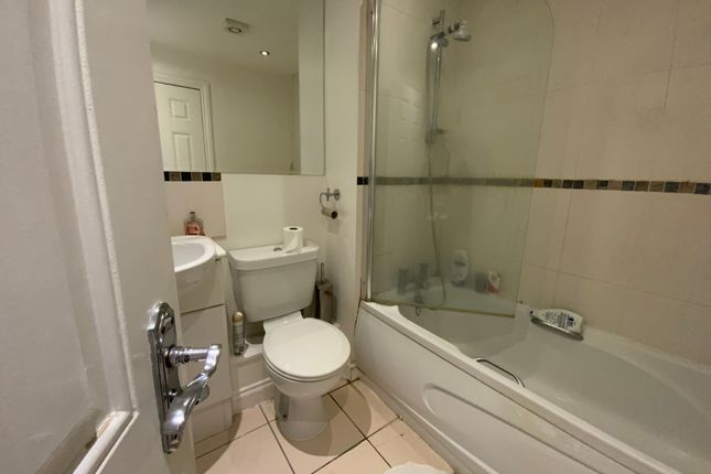 Room 4 2,, Coopers Rise, High Wycombe photo 4