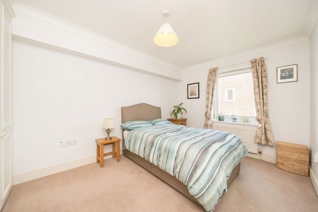Flat 26, Cascades Court, 13-19, Hartfield Crescent, London photo 4