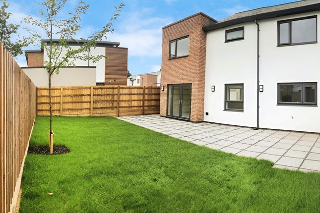 1, Edmunds Way, Exeter photo 4