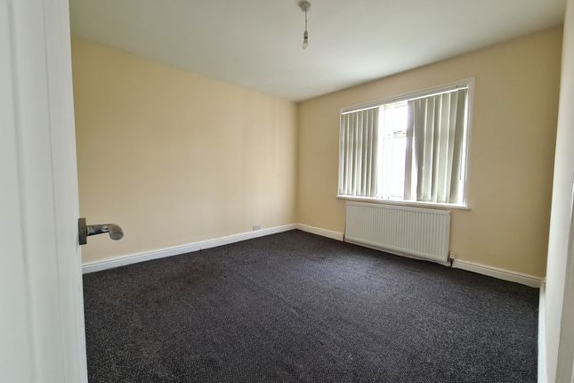 19, Kenpas Highway, Coventry photo 2