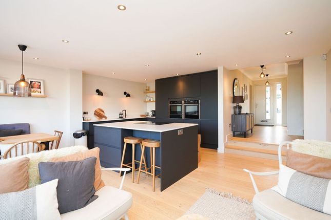 26 Chaddesden Close, Dronfield photo 2