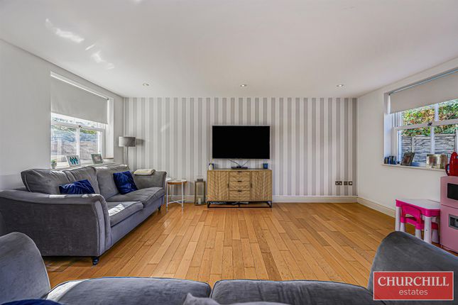 Larkshall Road, Highams Park photo 4