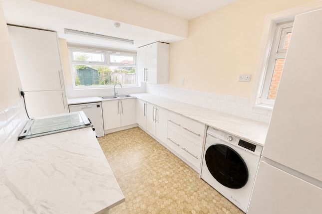 10, Ashmore Crescent, Poole photo 4