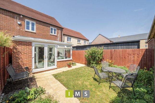 2-bed house on 19 Stratford Way, Bicester, £360,000