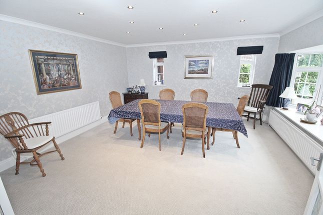 14, Manor Park Drive, Bedford photo 3