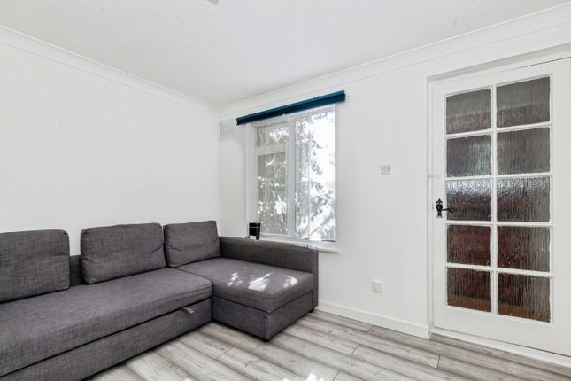 88, Braemar Gardens, Slough photo 2
