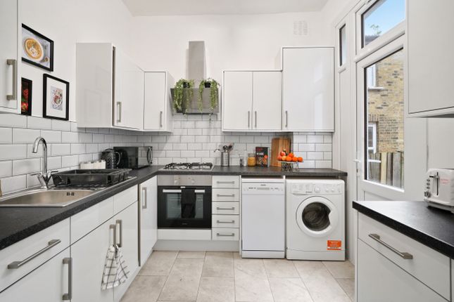 Town house to rent in Tubbs Road, London