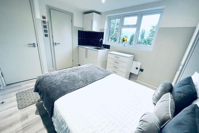 Room to rent in Hurley Road, Greenford