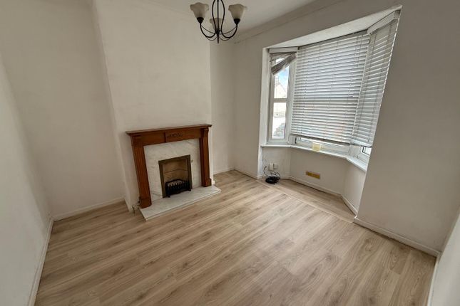 14, Crombey Street, Swindon photo 2