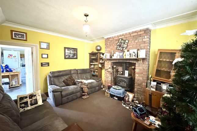 5, Lawrence Crescent, Caldicot photo 3