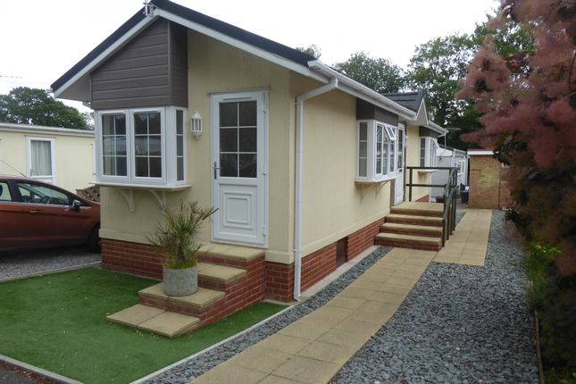 Thumbnail Mobile/park home for sale in Avondale, Colden Common, Winchester, Hampshire
