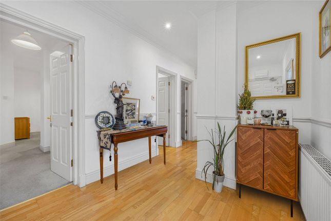 Flat 32, York House, 1, Eastcastle Street, London photo 4