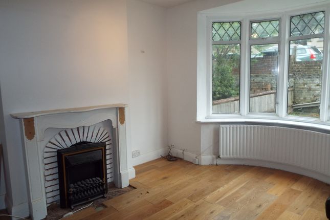 209, Gravesend photo 2
