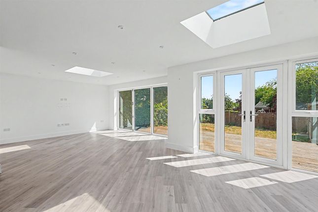 6, Park Gardens, Hockley photo 3