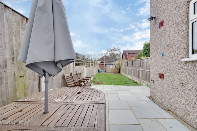 Maisonette for sale in Woodside Close, Rainham