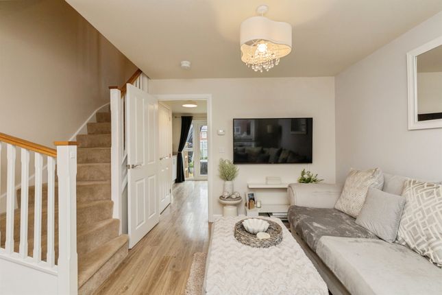 73, Poskett Way, Wotton-Under-Edge photo 3