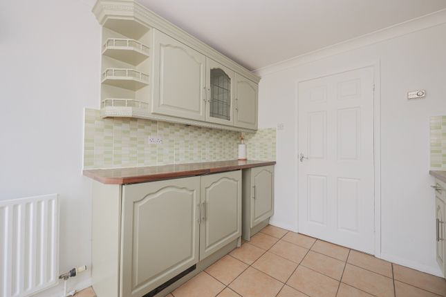 28, Hilltop Close, Eagle, Lincoln, Lincolnshire, LN6 9HG photo 4