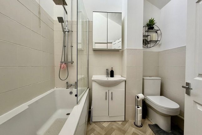 26, Woodfield Park Crescent, Blackwood photo 4
