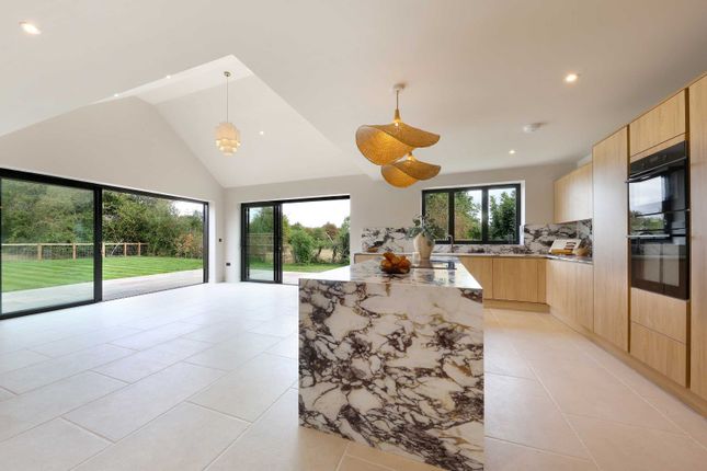 8B, Rookery Meadow, Holmer Green photo 4