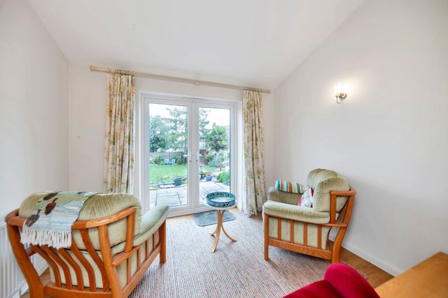 24 Dixies Close, Baldock photo 3